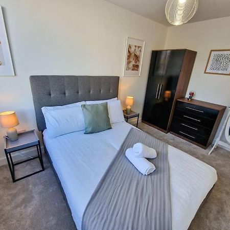 Free Parking: Old Trafford Apartment Manchester Esterno foto
