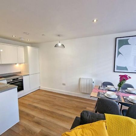 Free Parking: Old Trafford Apartment Manchester Esterno foto