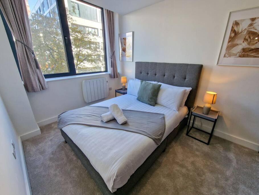 Free Parking: Old Trafford Apartment Manchester Esterno foto