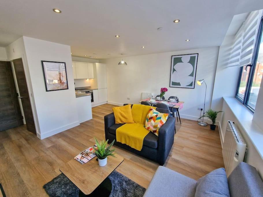 Free Parking: Old Trafford Apartment Manchester Esterno foto
