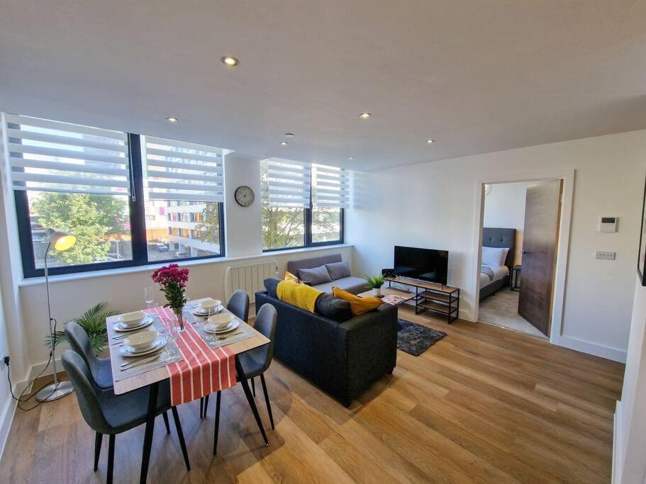 Free Parking: Old Trafford Apartment Manchester Esterno foto