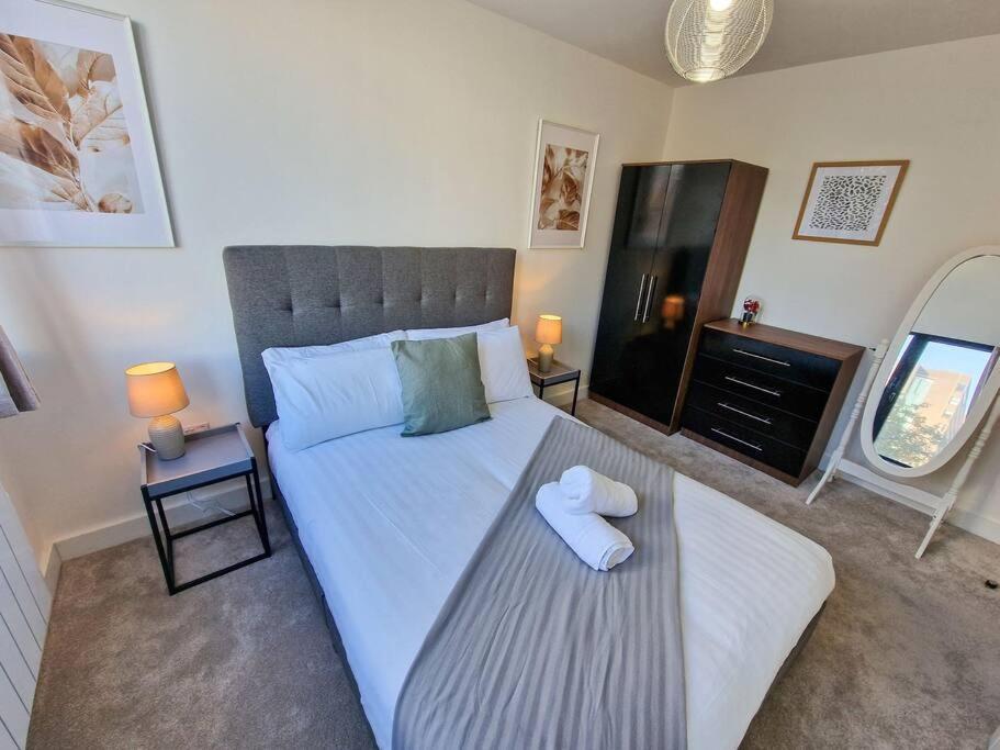 Free Parking: Old Trafford Apartment Manchester Esterno foto