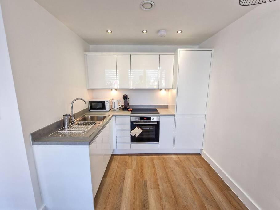Free Parking: Old Trafford Apartment Manchester Esterno foto
